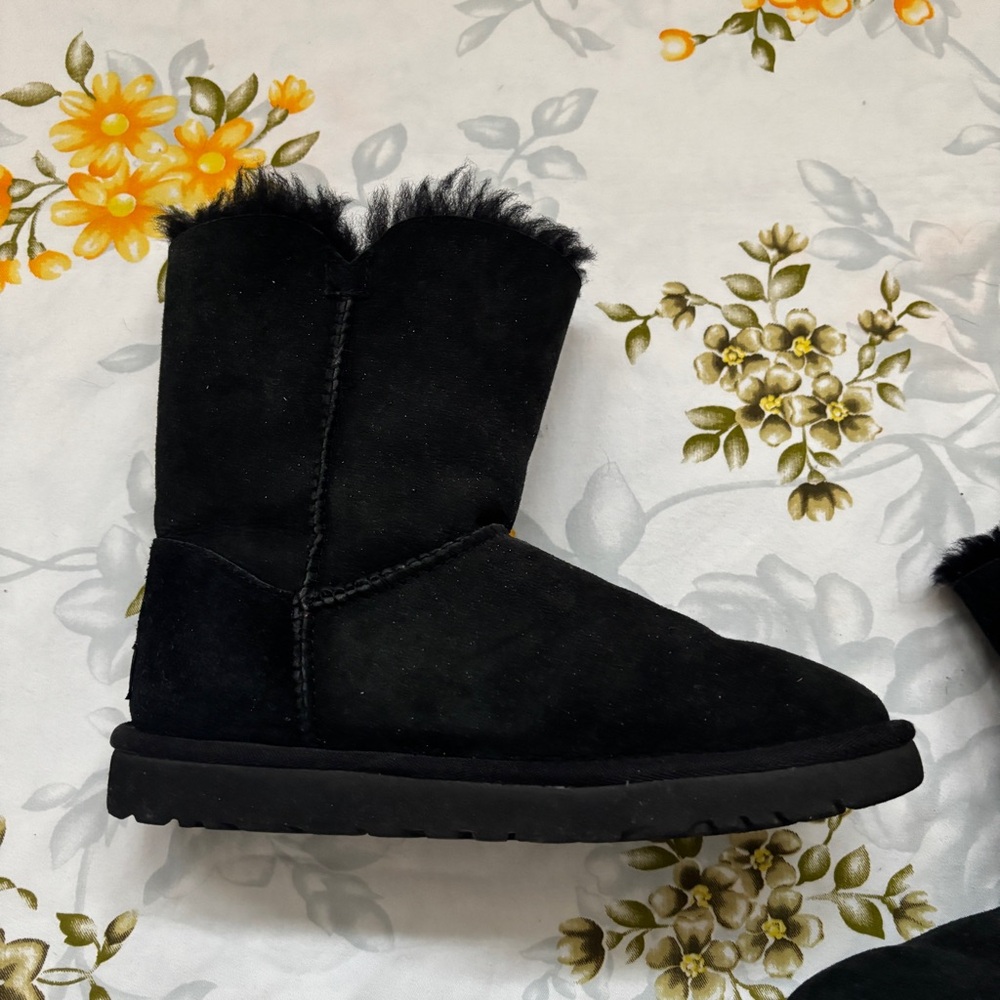 UGG Size 7 Black Bailey Button Boots - Picture 8 of 15